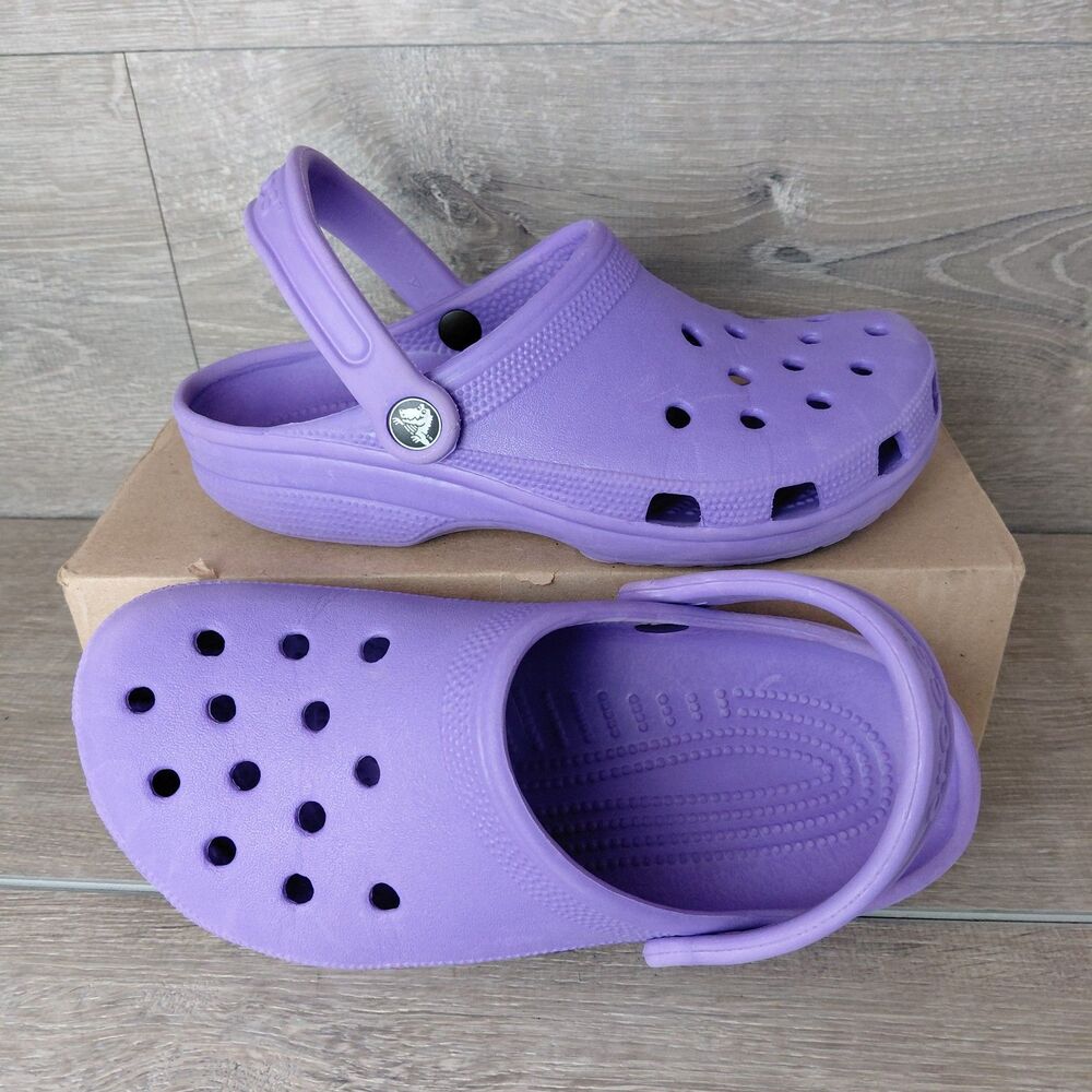 Crocs Classic Clog Unisex M6 W8 Purple Slip On Beach Resort Vacation Sandal Shoe